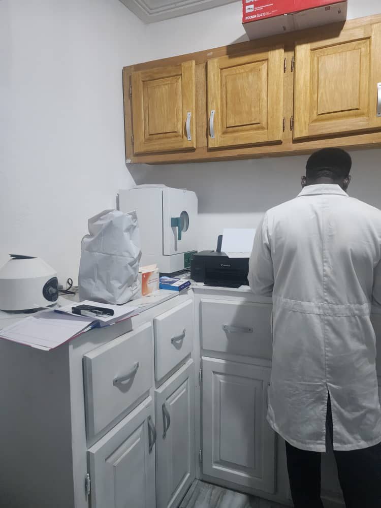 ANNAVIGA analyzers and lab bench